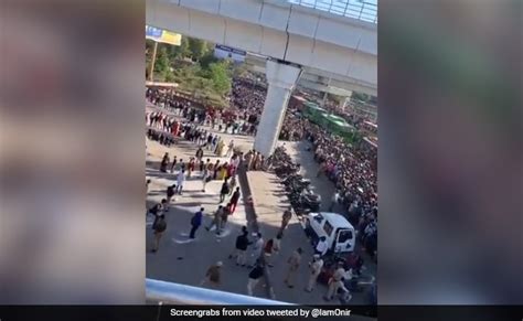 बॉलीवुड डायरेक्ट ने आनंद विहार बस अड्डे का Video किया शेयर, बोले- सोशल ...