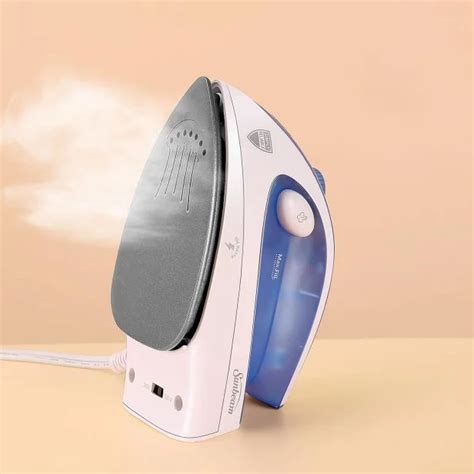 6 Best Clothing Irons 2026 Reviewed | HGTV