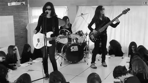 Time Running Out 的图像结果