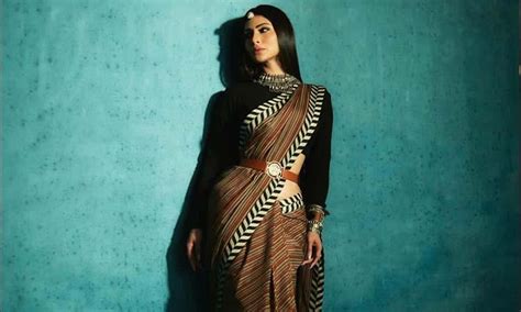 Mouni Roy Channelize inner Indian diva in an ethnic ensemble