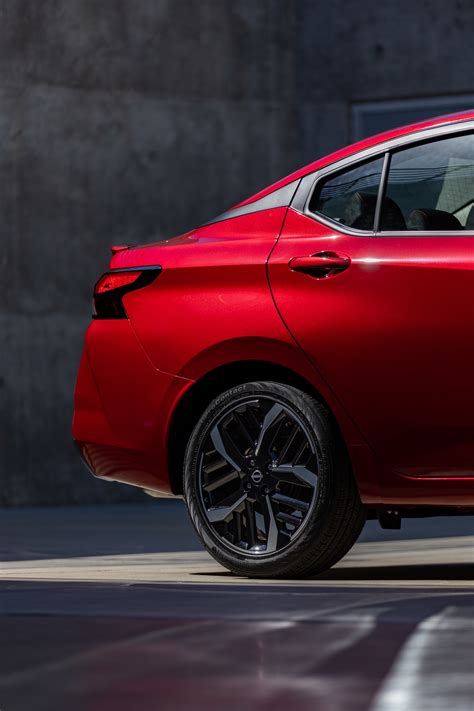 Nissan Versa (2023) - picture 20 of 34