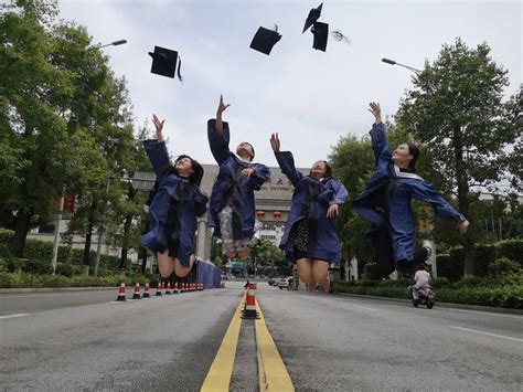 我校隆重举行2019届学生毕业典礼（图文）-广西师范大学漓江学院官方网站