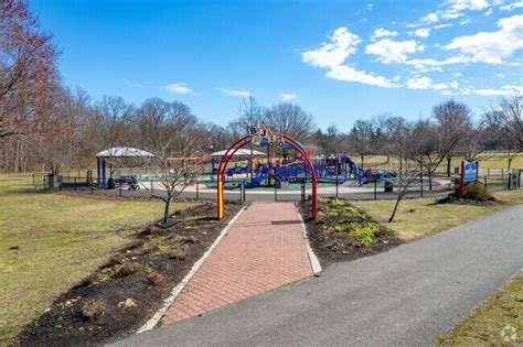 Haddonfield, NJ City Guide | About Living in Haddonfield - Homes.com