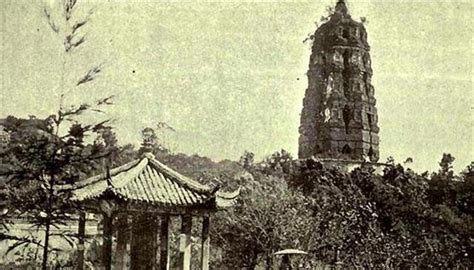 1924年，雷峰塔突然倒塌后，专家在塔底究竟发现了什么东西？_腾讯新闻
