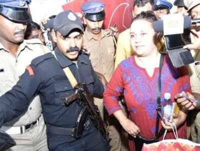 Sabarimala Journalist Attack: Sabarimala temple row: Angry protesters ...