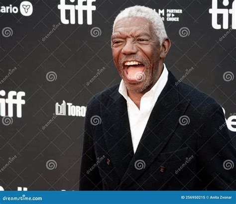 Vondie Curtis Hall on the Red Carpet for Raymond & Ray Film Premiere at ...
