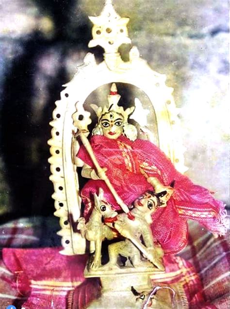 Narajole Raj Bari Durga Puja of Ghatal has a bizarre ritual | Sangbad ...