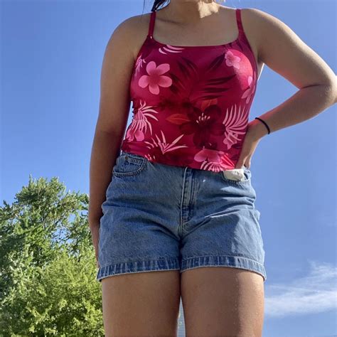 Women's Pink Bikini-and-tankini-tops | Depop