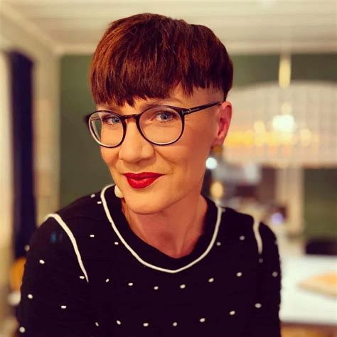 17 Modern Bowl Cut Haircut Ideas for Women