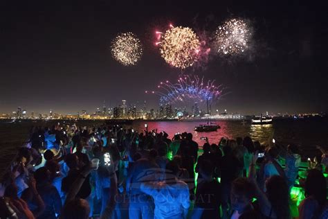 Mid-Summer FIREWORKS Boat Bash | Chicago Boat Party with DJs & Drinks ...