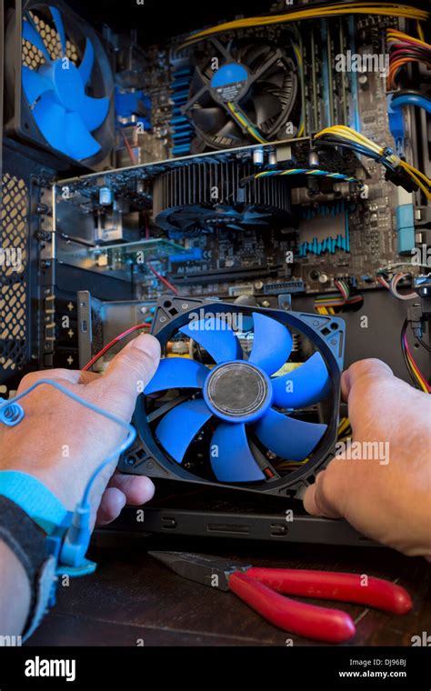 Inside of a Desktop Computer 的图像结果