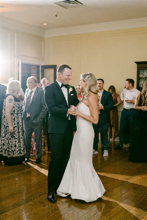 Kirtland Country Club Wedding - Renee Lemaire Photography