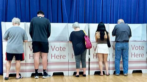 Voting Booth 的图像结果