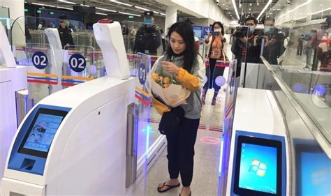 深圳皇岗口岸到香港机场（150元永东巴士方案）【携程氢气球】
