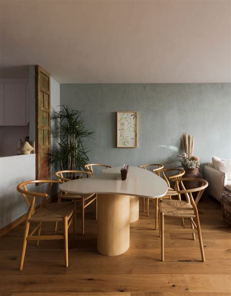 Striking limewash walls transformed this Mexico City apartment ...