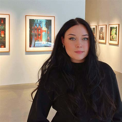 Laura El: NYC Artist & Founder of Stellar Villa - Morning Lazziness