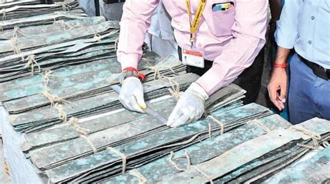 சீர்காழி சட்டைநாதர் கோயிலில் தேவாரம் பதித்த செப்பேடுகள் முதன்முறையாக ...