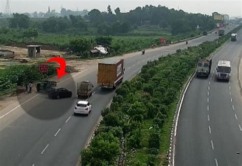 Dangerous accident happened on the highway, in the blink of an eye, the ...