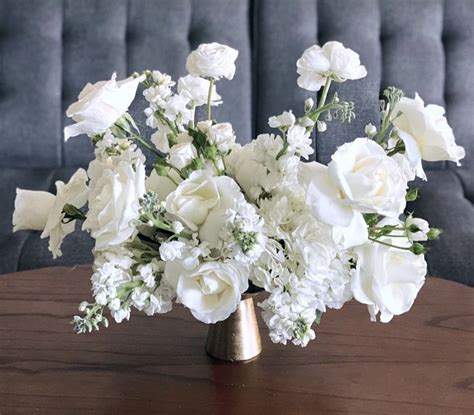 White floral centerpiece | Flower centerpieces wedding, White floral ...