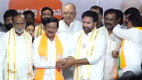 తెలంగాణ బీజేపీలో చేరిన మాజీ మంత్రి నెరేళ్ల, మాజీ ఎమ్మెల్యే పండరీ ...