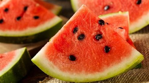 Watermelon Seeds Benefits: বহু গুণের অধিকারী, জানলে ফেলবেন না তরমুজের ...