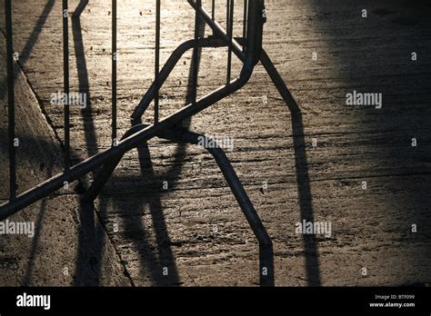 Block the Way 的图像结果