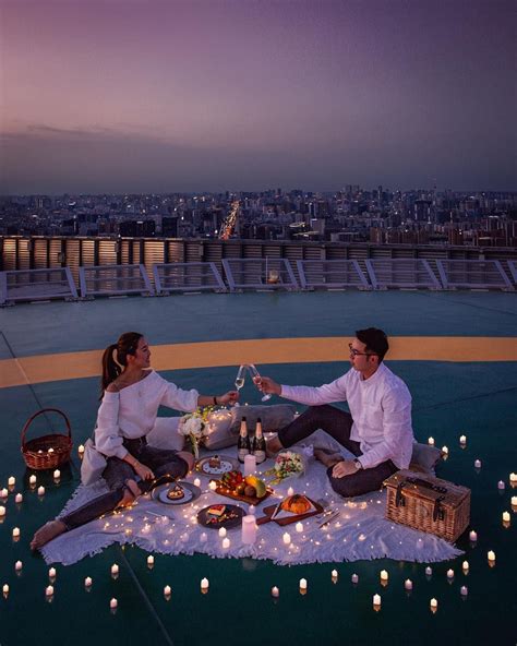 Date night ideas and candle light dinner | Romantic picnics, Romantic ...