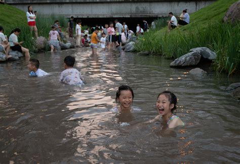 一天淋雨四次，贵州的天气我爱了！但河里泡澡也是真的舒服。-徐云流浪中国-徐云流浪中国-哔哩哔哩视频