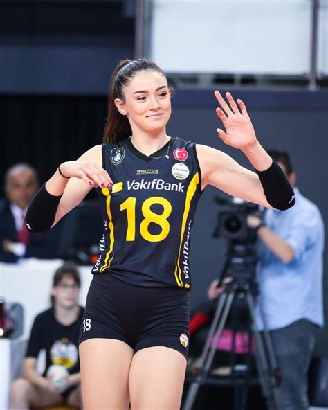 Zehra gunes - Trending 6'6" volleyball player from turkey - Discussions - Andhrafriends.com