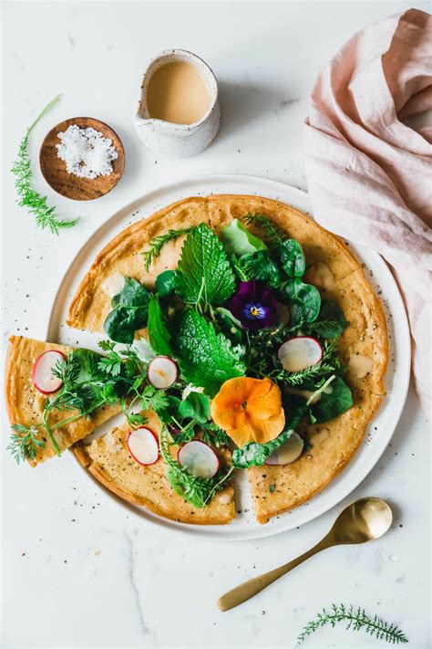 Socca mit Frühlingssalat & Orangen-Vinaigrette · Eat this!