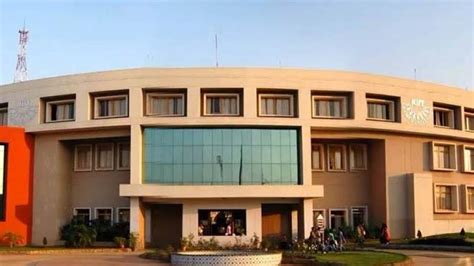 Luxury car maker Mercedes Benz India on Tuesday signed an MoU with an ...