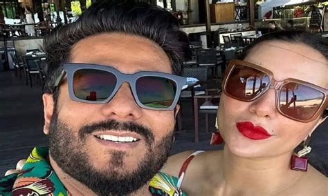 Raj Chakraborty and Subhashree Ganguly enjoy vacay mood with son Yuvaan ...