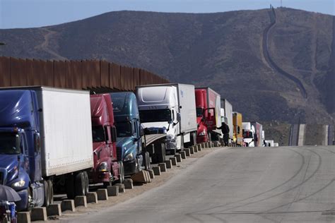 Mexicans react to Trump's tariffs - Los Angeles Times
