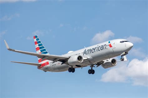 American Airlines Boeing 737 Engine Flames Out After Bird Strike