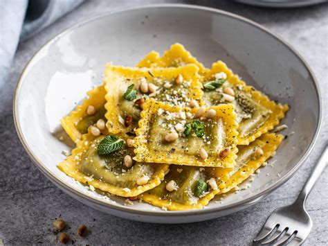 Dinkel-Ravioli Rezept | EAT SMARTER
