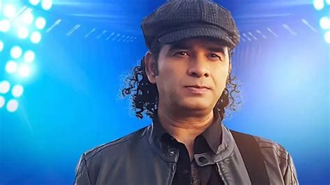 Mohit Chauhan Trips Over Stage Light At AIIMS Bhopal Show, Fans Express ...