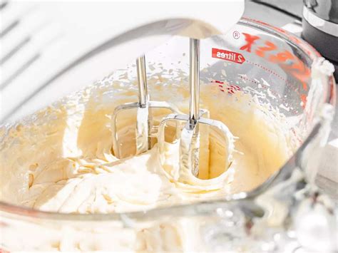 Hand mixers with multiple speed settings and attachments | Gadgets Now