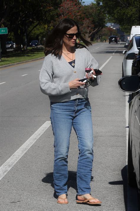 Jennifer Garner feet | FeetDatabase.com