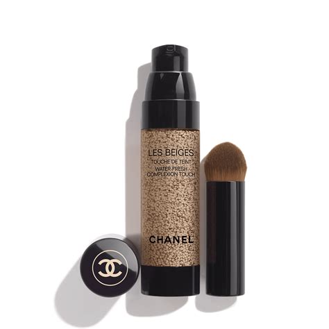 https://www.chanel.com/images/t_one/w_0.43%2Ch_0.43%2Cc_crop/q_auto%3Agood%2Cf_auto%2Cfl_lossy%2Cdpr_1.2/w_1920/les-beiges-water-fresh-complexion-touch-b10-0-7fl-oz--packshot-alternative-184562-8849811832862.jpg