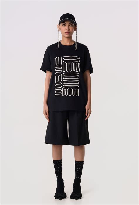 Contour Piping T-Shirt Black – lineoutline