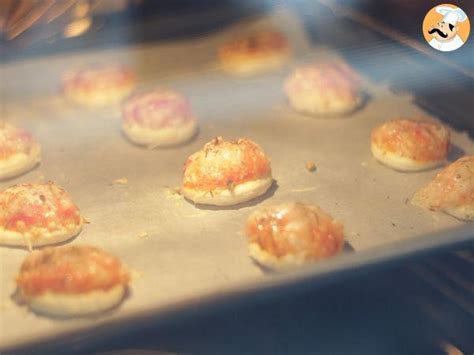 Simple mini pizzas - video recipe