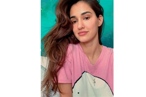 উজ্জ্বল দীপ্ত ত্বকের জন্য দিশা পাটানির পরিপূর্ণ ত্বক পরিচর্যার রুটিন