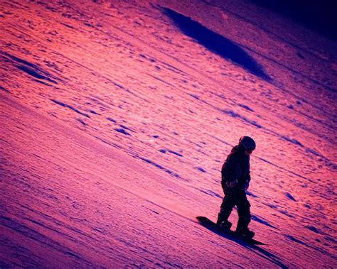 Snowboarding 的图像结果
