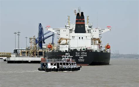 India-linked LPG tanker attempts rare Strait of Hormuz crossing