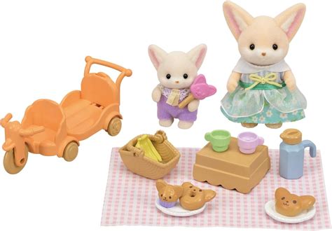 Amazon.com: Calico Critters Sunny Picnic Set - Fennec Fox Sister & Baby ...