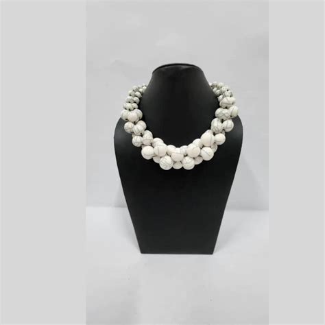 WHITE ACRYLIC BEAD CRACK DESIGN NECKLACE – dastakaaristore