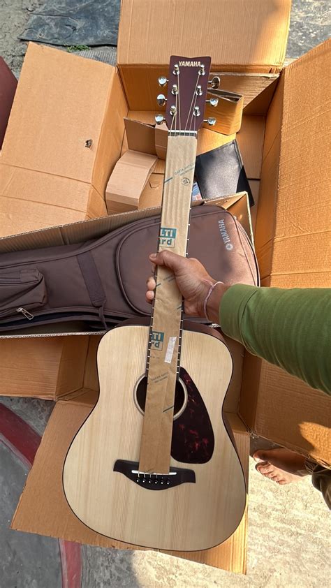 Yamaha JR2 Acoustic Guitar 3/4 Size (Travel Guitar) With Guitar Bag ...