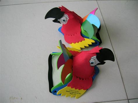 Cartoon Kids with Many Caps 的图像结果