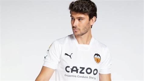 Desvelada la nueva equipación del Valencia - AS.com