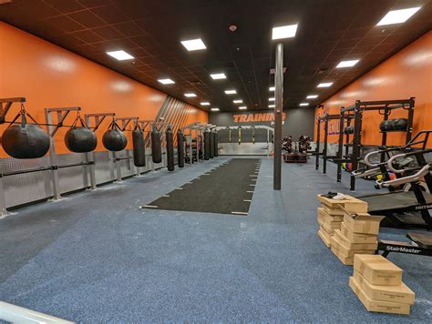 CRUNCH FITNESS - LAND O'LAKES - 2126 Collier Pkwy, Land O' Lakes FL ...